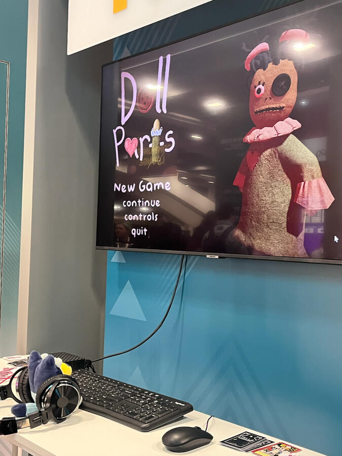 Special guest Bluey plays Doll Parts at GDC.